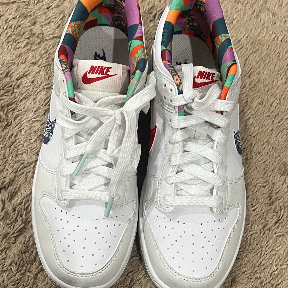 Nike White Sneakers with Multicolor Lining never used